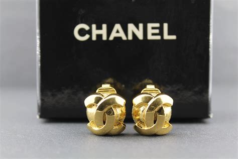 boucle d'oreille chanel or|authentic Chanel earrings cc.